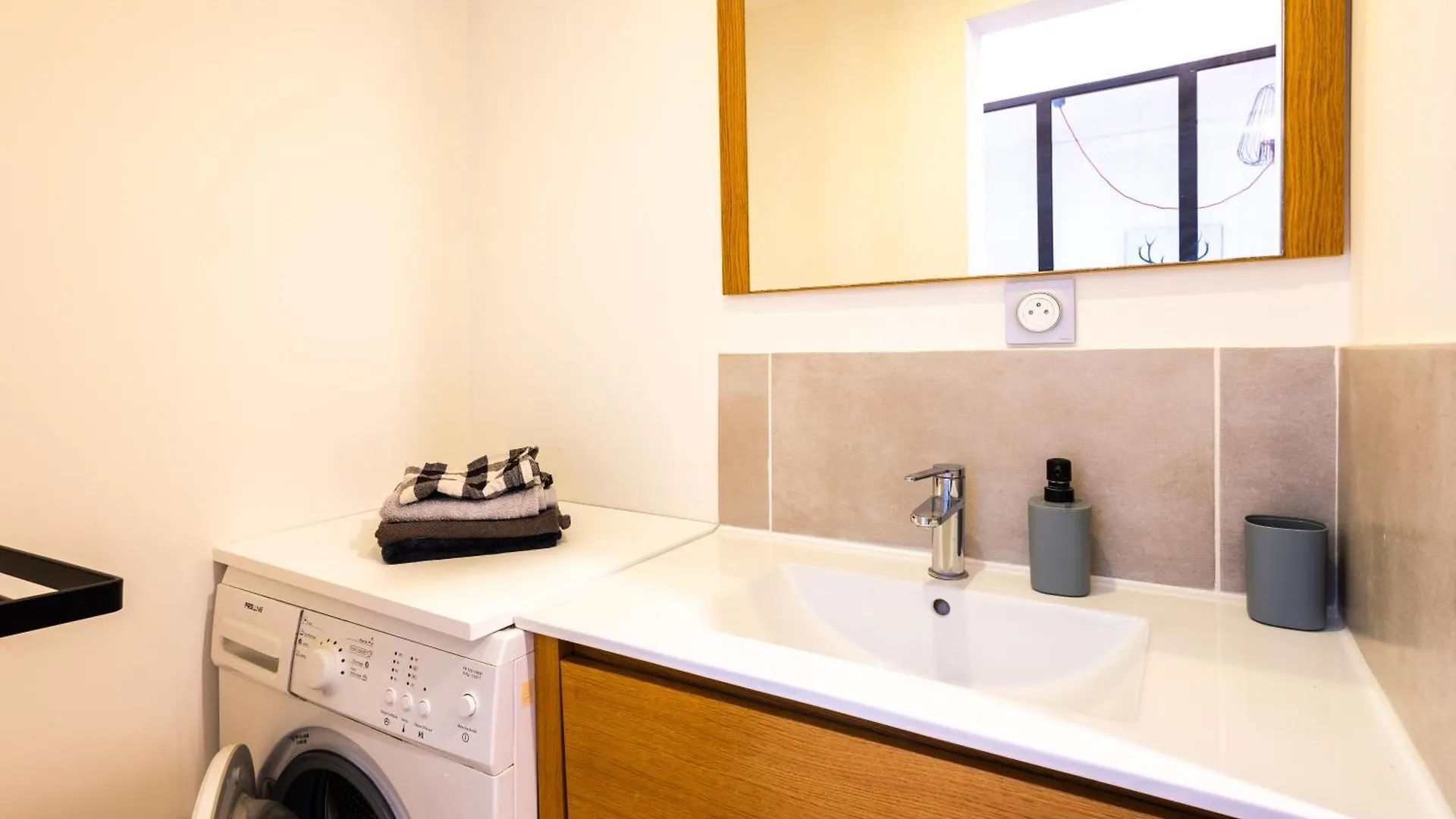 Calisson Appartement Lumineux Et Cosy Pres Des Plages مارتيج 0*,